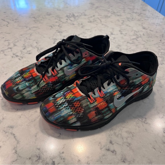 Nike Free TR Fit 4 City Lights 5.0 Womens Multicolor Running Shoe (size 8) - Picture 2 of 3
